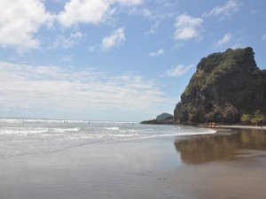 Piha Beach Piha Beach (5 December 2010)