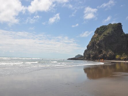 Piha Beach Piha Beach (5 December 2010)