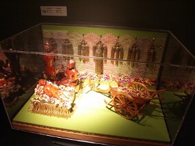 Christmas displays -- L&#39;Oratoire Saint-Joseph (29 Nov 03)    [ JHB Travel Photos ]