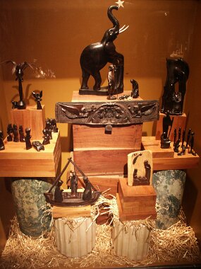 Christmas displays -- L&#39;Oratoire Saint-Joseph (29 Nov 03)    [ JHB Travel Photos ]