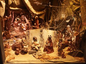 Christmas displays -- L&#39;Oratoire Saint-Joseph (29 Nov 03)    [ JHB Travel Photos ]