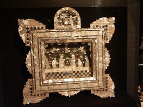 Christmas displays -- L&#39;Oratoire Saint-Joseph (29 Nov 03)    [ JHB Travel Photos ]