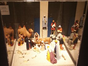 Christmas displays -- L&#39;Oratoire Saint-Joseph (29 Nov 03)    [ JHB Travel Photos ]
