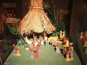 Christmas displays -- L&#39;Oratoire Saint-Joseph (29 Nov 03)    [ JHB Travel Photos ]