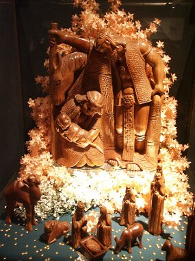 Christmas displays -- L&#39;Oratoire Saint-Joseph (29 Nov 03)    [ JHB Travel Photos ]