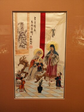 Christmas displays -- L&#39;Oratoire Saint-Joseph (29 Nov 03)    [ JHB Travel Photos ]