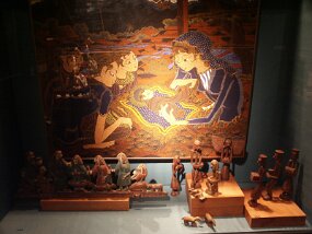 Christmas displays -- L&#39;Oratoire Saint-Joseph (29 Nov 03)    [ JHB Travel Photos ]