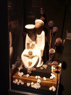 Christmas displays -- L&#39;Oratoire Saint-Joseph (29 Nov 03)    [ JHB Travel Photos ]