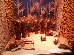 Christmas displays -- L&#39;Oratoire Saint-Joseph (29 Nov 03)    [ JHB Travel Photos ]