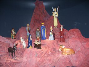 Christmas displays -- L&#39;Oratoire Saint-Joseph (29 Nov 03)    [ JHB Travel Photos ]