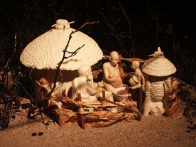 Christmas displays -- L&#39;Oratoire Saint-Joseph (29 Nov 03)    [ JHB Travel Photos ]