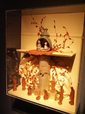 Christmas displays -- L&#39;Oratoire Saint-Joseph (29 Nov 03)    [ JHB Travel Photos ]