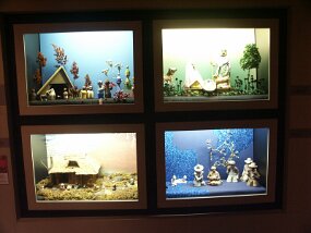 Christmas displays -- L&#39;Oratoire Saint-Joseph (29 Nov 03)    [ JHB Travel Photos ]