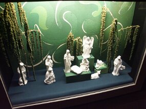 Christmas displays -- L&#39;Oratoire Saint-Joseph (29 Nov 03)    [ JHB Travel Photos ]
