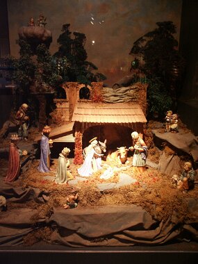 Christmas displays -- L&#39;Oratoire Saint-Joseph (29 Nov 03)    [ JHB Travel Photos ]