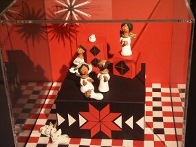 Christmas displays -- L&#39;Oratoire Saint-Joseph (29 Nov 03)    [ JHB Travel Photos ]