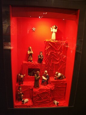 Christmas displays -- L&#39;Oratoire Saint-Joseph (29 Nov 03)    [ JHB Travel Photos ]