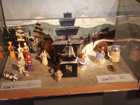 Christmas displays -- L&#39;Oratoire Saint-Joseph (29 Nov 03)    [ JHB Travel Photos ]