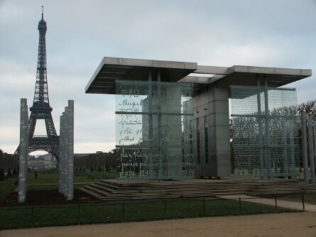 Paris Attractions... Attractions in Paris (La Defense, L'Arc de Trioomphe, Champs-Élysées, La Tour Effeil, Place de la Concorde)