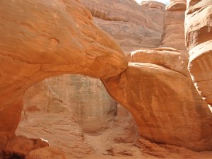 The Sand Arch A visit to The Sand Arch in Arches National Park (1 September 2012)